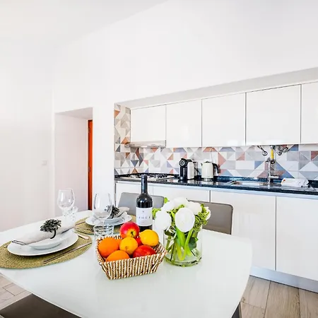 Atlantic Apartment *